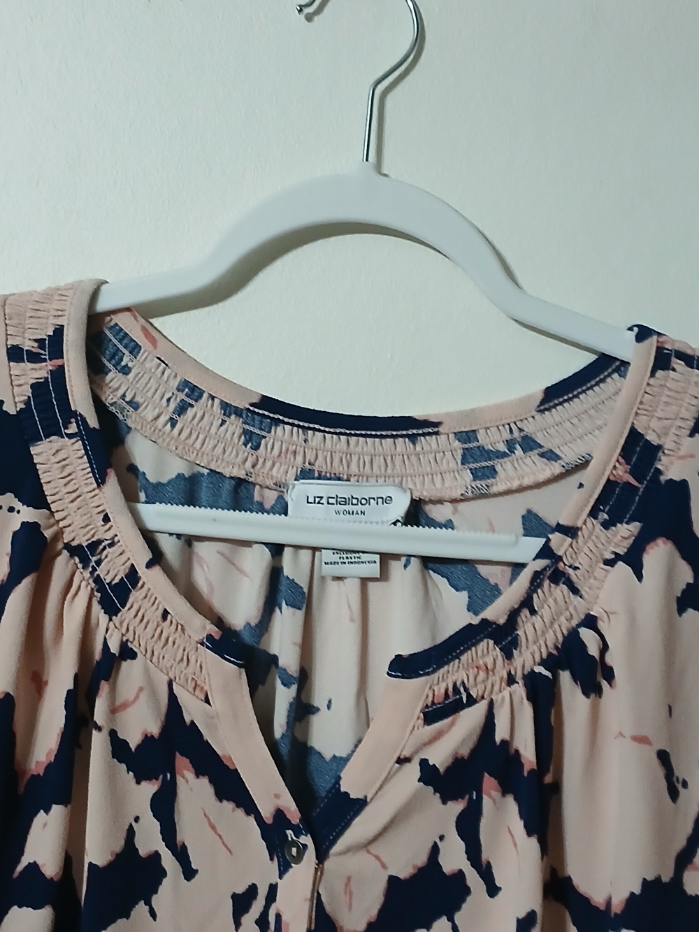 Liz Claiborne Women's Rose Multi Button-Down Shirt - 2X - Picture 3 of 6